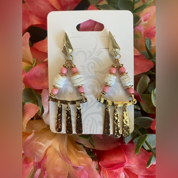 Jewelry - Pink and Gold Beaded Earrings (New)